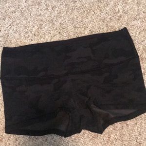Lululemon camo booty shorts